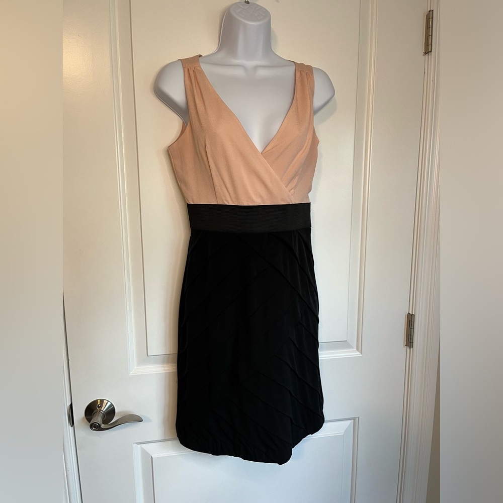 New York & Company Peach and Black Pleated Tier V Neck Sheath Dress
